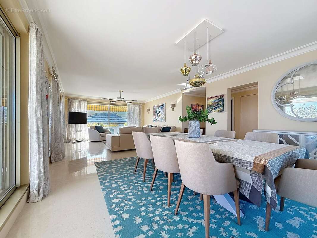 Appartement à VILLENEUVE-LOUBET