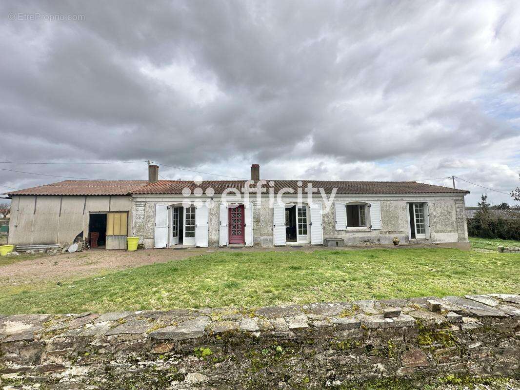 Maison à SAINT-JULIEN-DE-CONCELLES