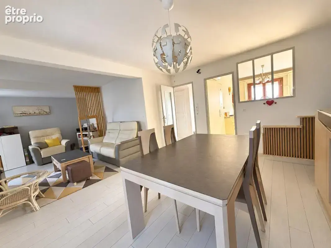Bourges-quartier hôpital-maison avec veranda, trois chambres - photo 3