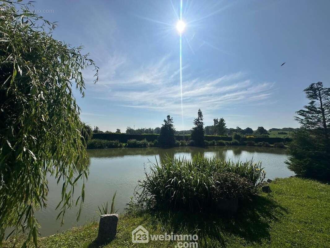 Avec une belle profondeur de 1m50? - Terrain à HOURY