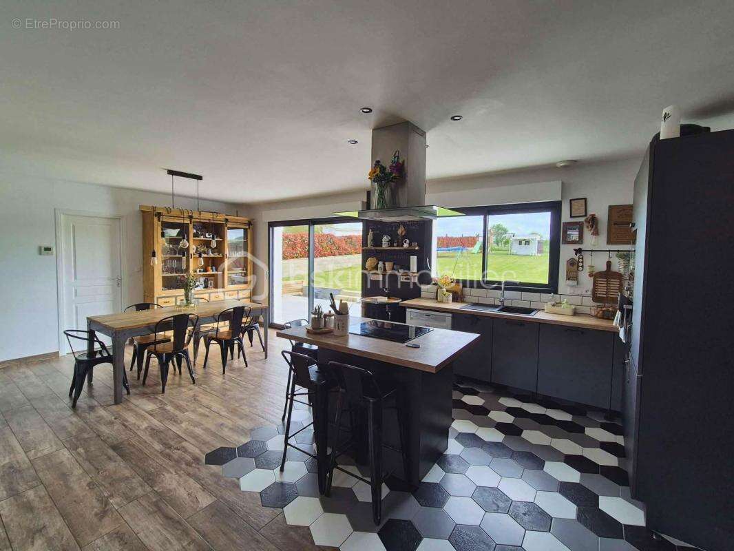 Exclusivité Maison contemporaine de 2018 – 154 m² – DPE A – Plain pied et Suite parentale – Terrain 1 139 m² – Garage - photo 6