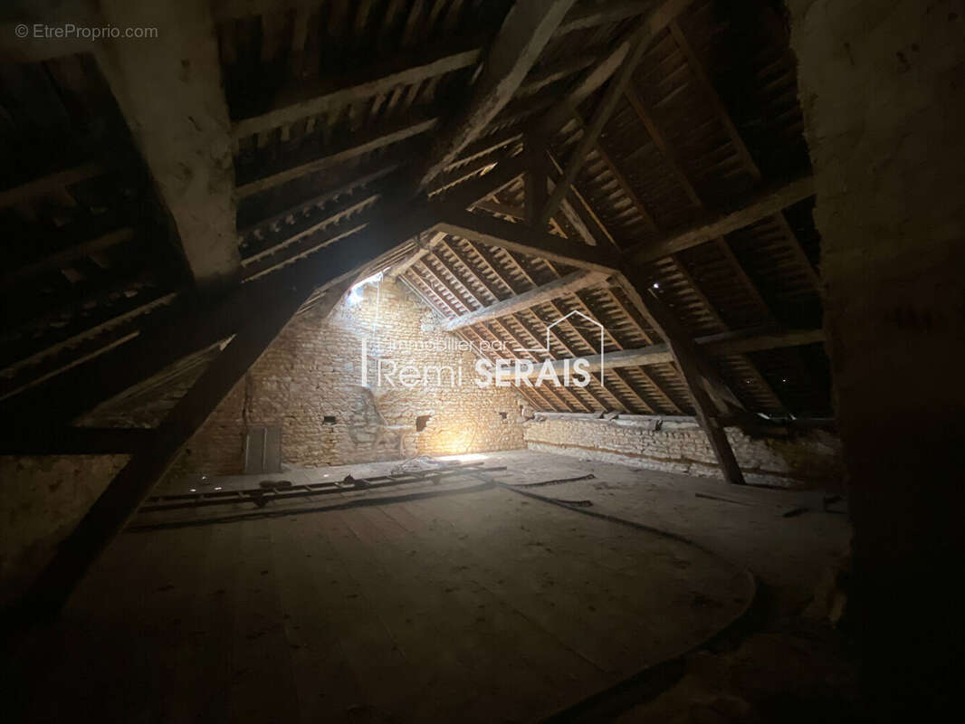 Maison à rénover avec dépendances et combles exploitables près de Potigny - photo 10