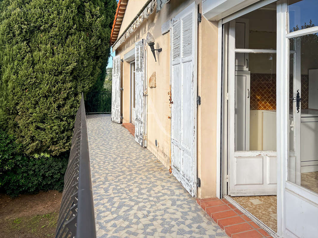 Appartement à MOUGINS