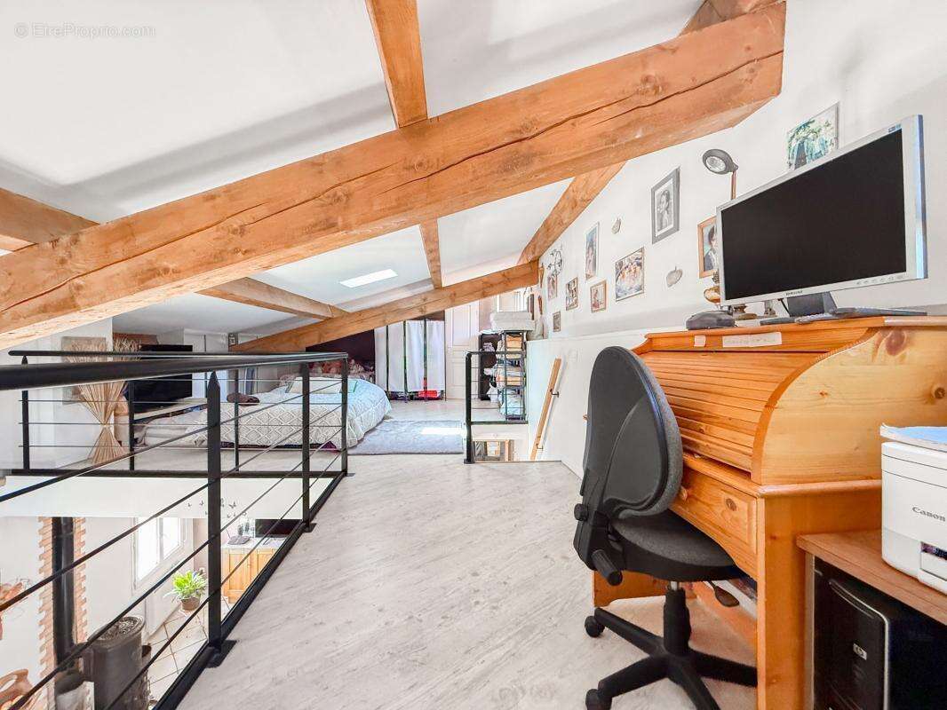 Bâtisse de 180,30 m², 3 appartements + Terrain 34 443 m² - photo 14