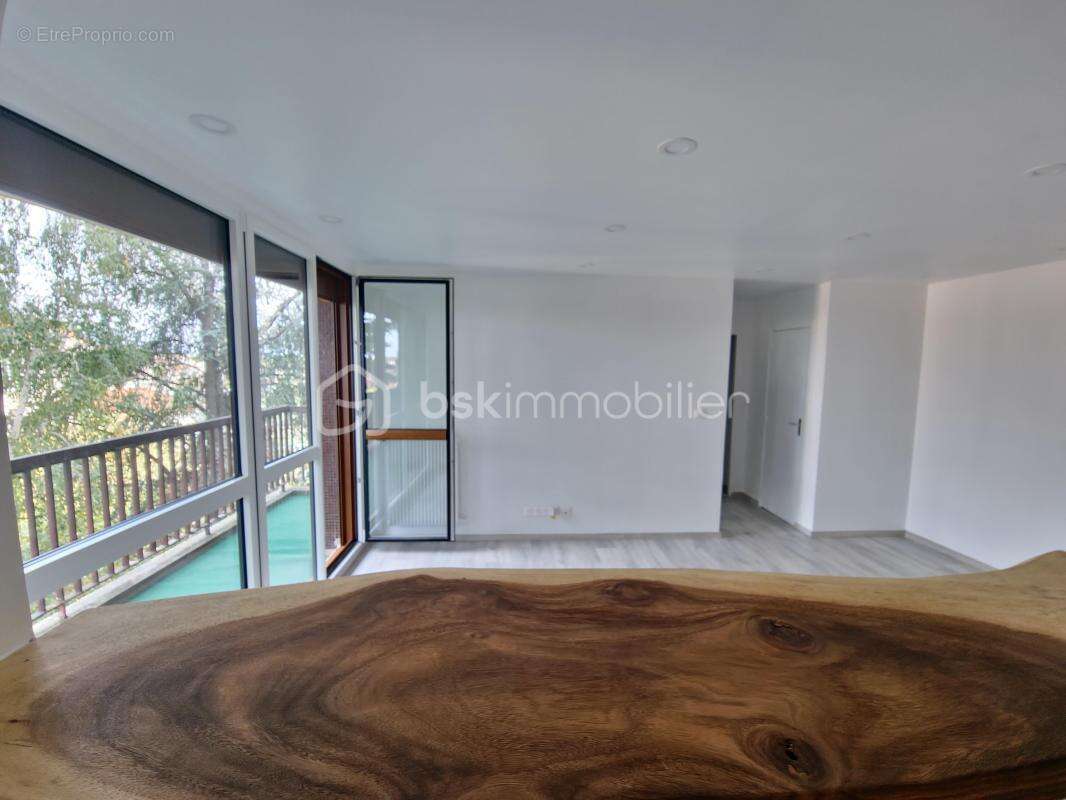 Appartement à LES PAVILLONS-SOUS-BOIS