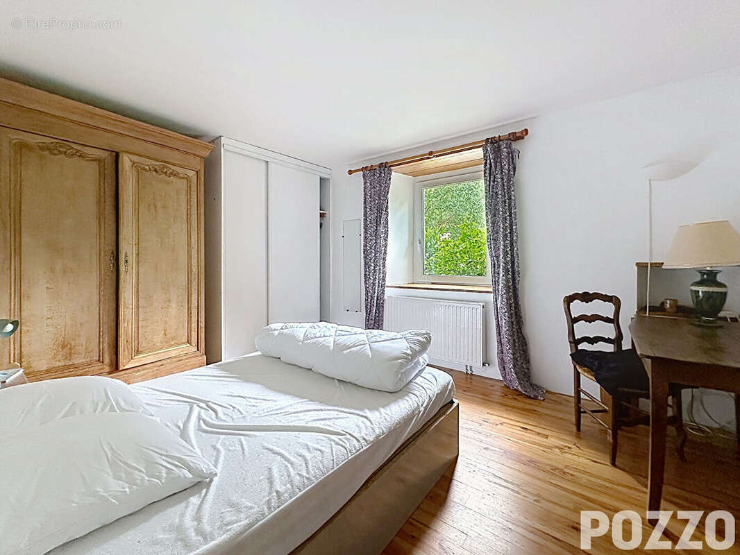 A Vendre - Le Val Saint Père - Ensemble immobilier 20 pièce(s) 450 m² - Terrain de 38000 m² libre de tout bail - photo 6