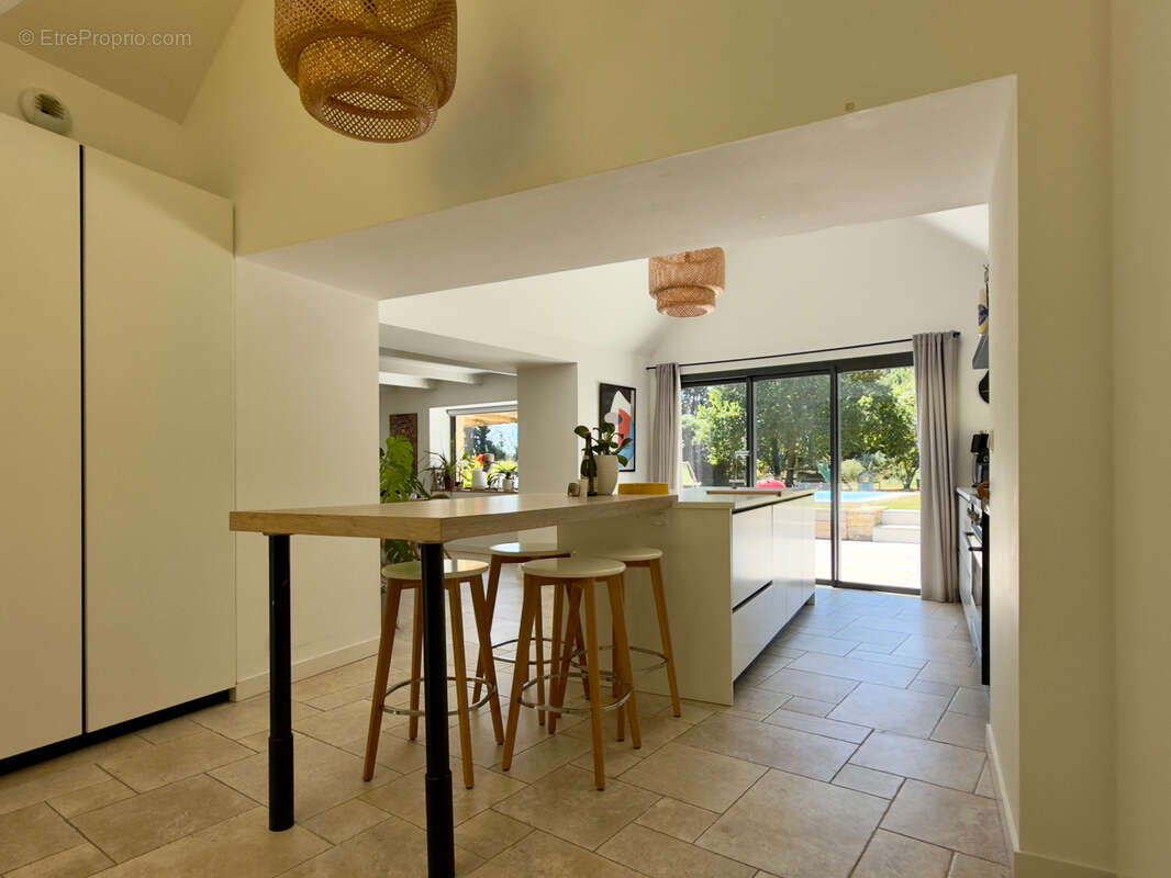 TREMEOC (29) – Corps de ferme rénové de 225 m² au sol avec piscine, studio indépendant, penty et jardin arboré - photo 11