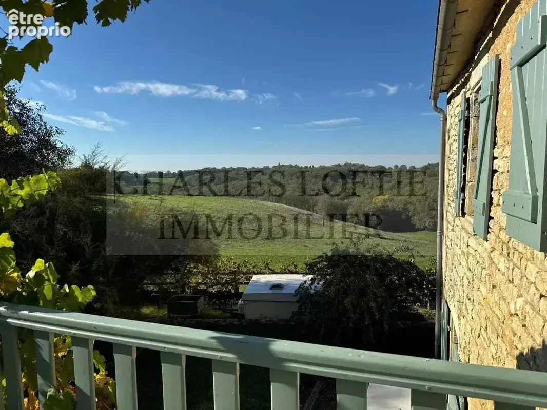 Belle maison en pierre avec piscine, au calme, sur un terrain de 1 800 m² - photo 13