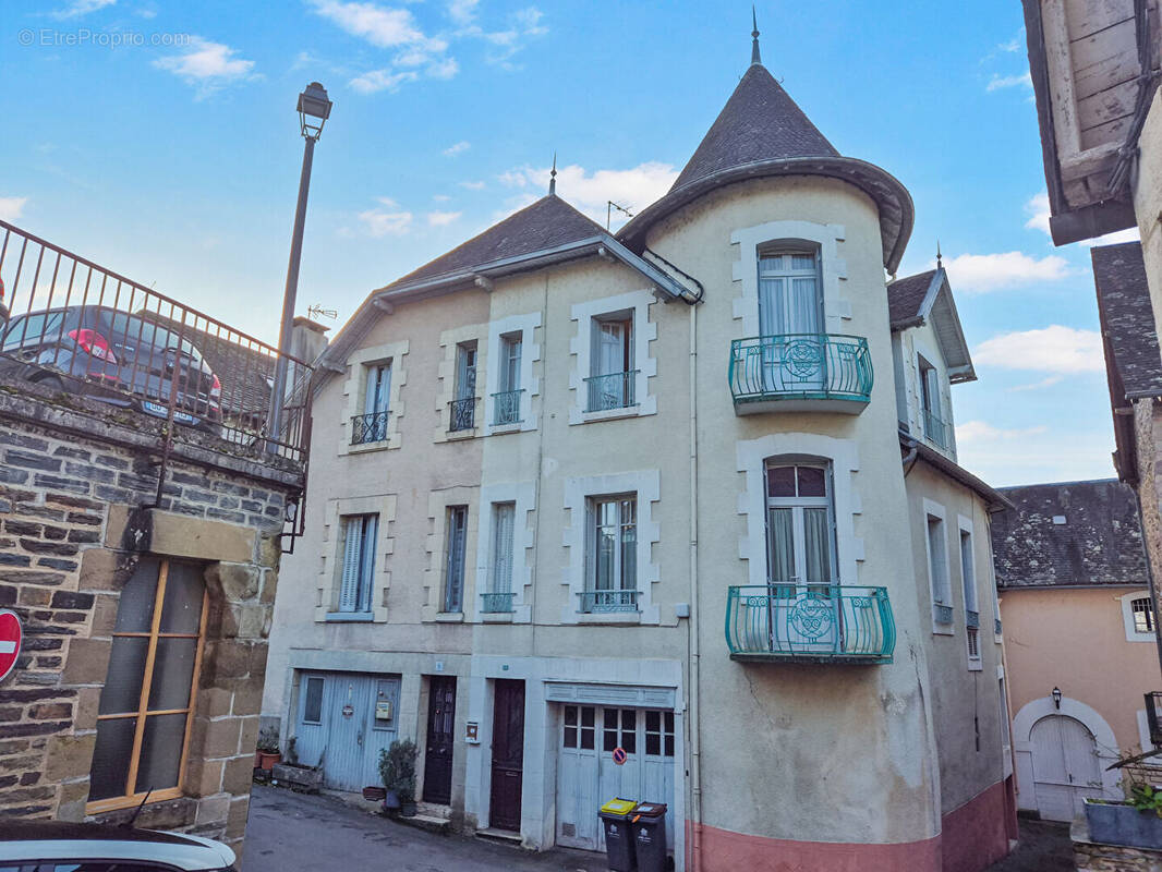 Maison à ALLASSAC
