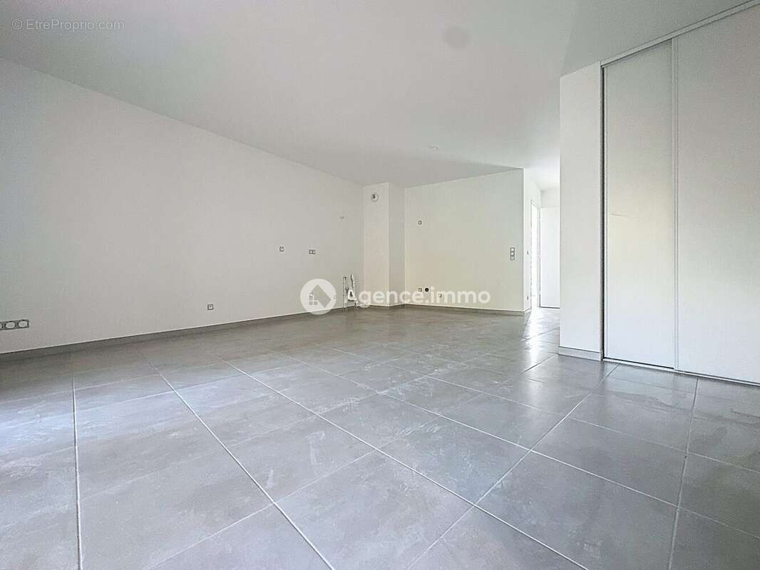 Appartement à FLASSANS-SUR-ISSOLE