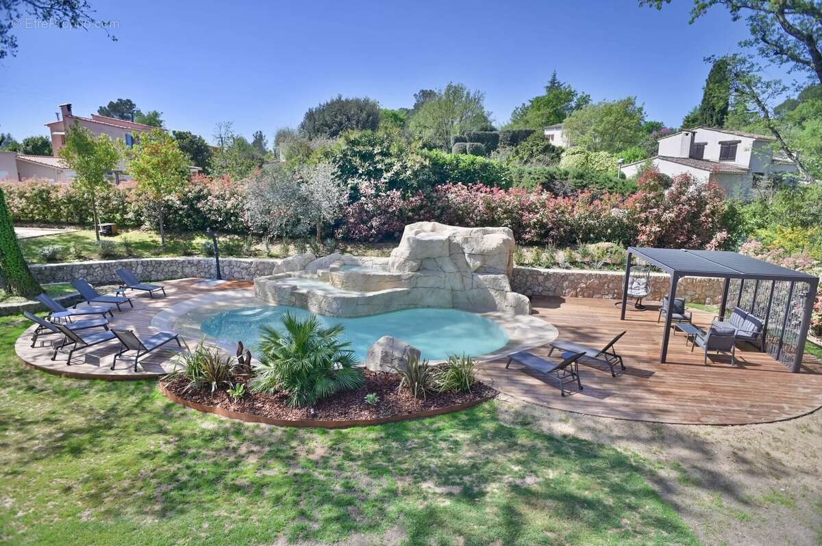 Maison à ROQUEFORT-LES-PINS