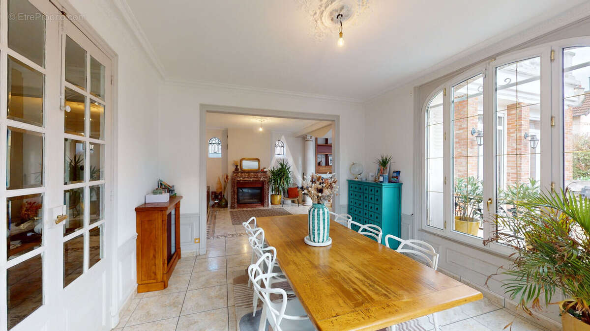 Maison à LES PAVILLONS-SOUS-BOIS