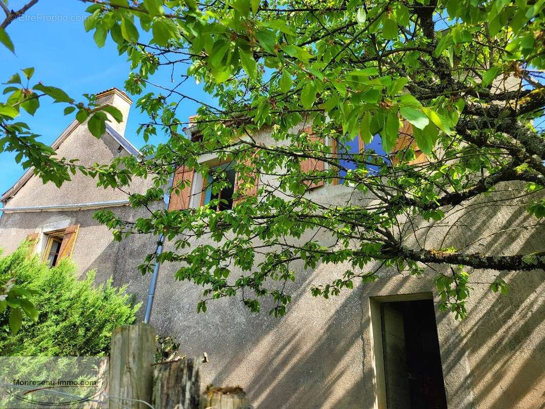Maison à AZE