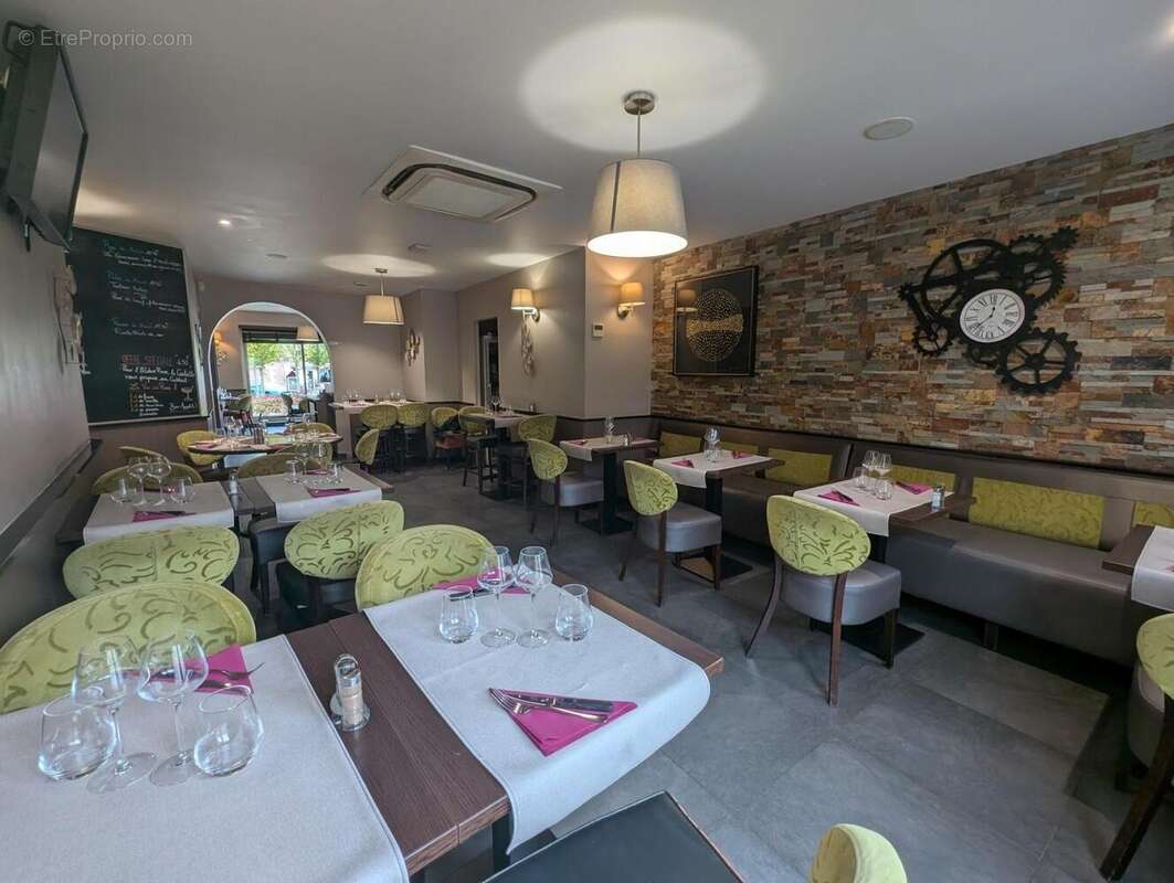 Photo 4 - Commerce à BRESLES