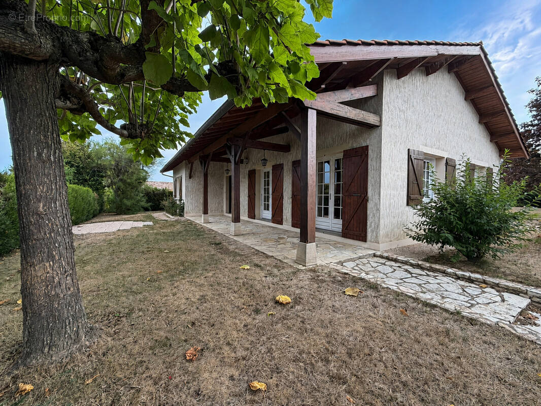 Maison familiale lumineuse   3 chambres, garage et jardin arboré - photo 1