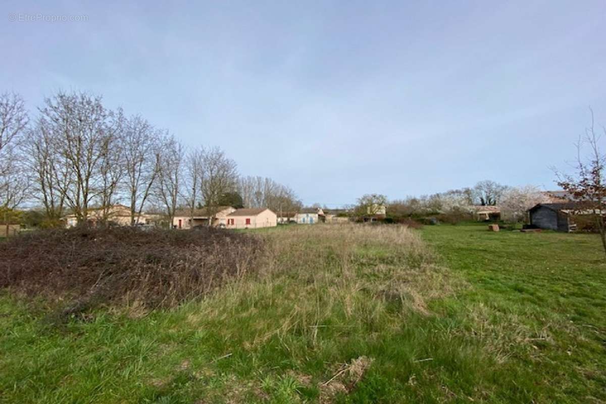 Terrain à ALLEMANS-DU-DROPT