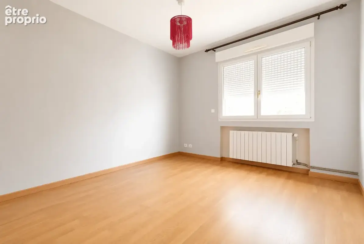 Maison individuelle de plain-pied avec jardin et garage. - photo 9