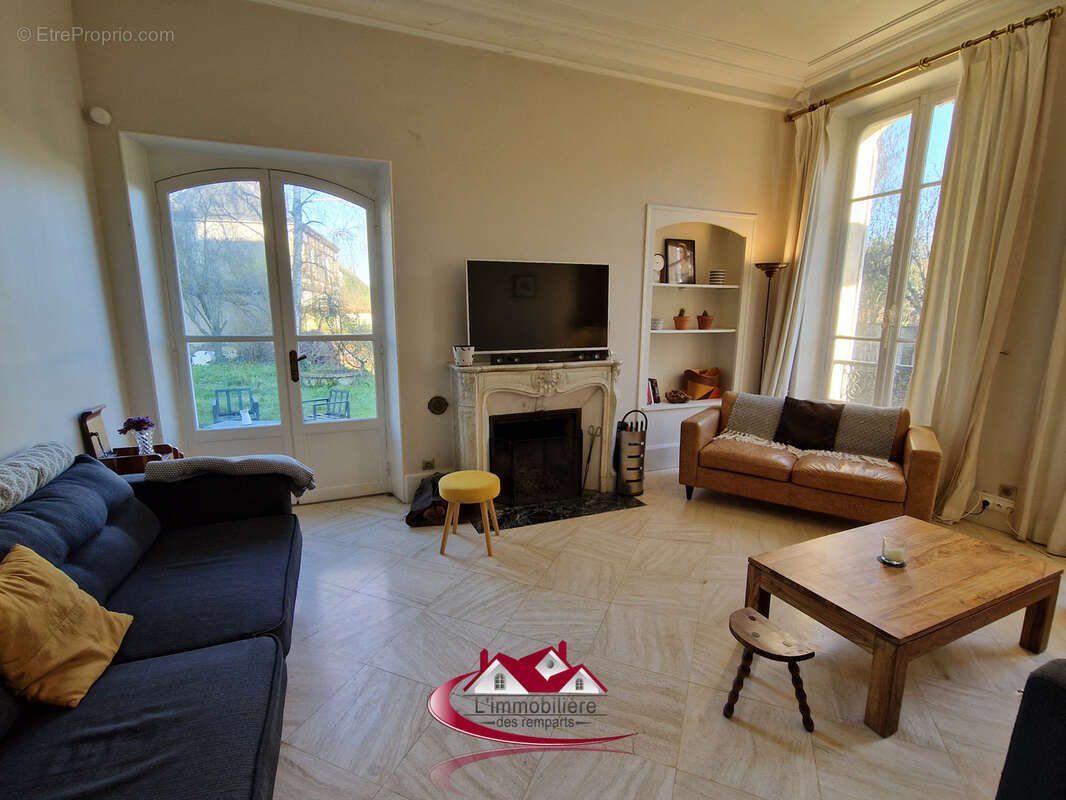 Maison à CHERISY