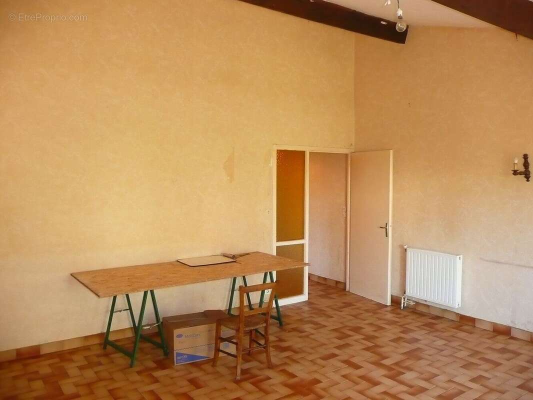Pavillon Idéalement Situé - Parfait pour une Jeune Famille ! - photo 11