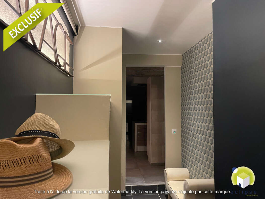 Polliat Centre - Maison d'habitation 220 m2 4/5 chambres + jardin + dépendances - photo 2
