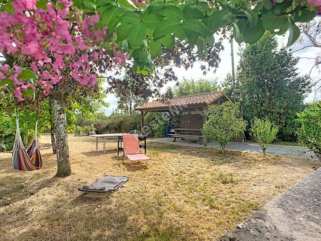 Maison en pierre avec ses dépendances et son étang à vendre sur Montigné Montfaucon - photo 15