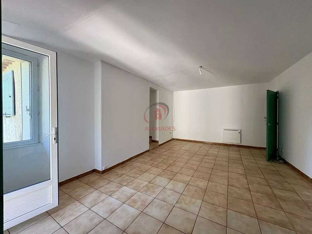 Appartement à SIGNES