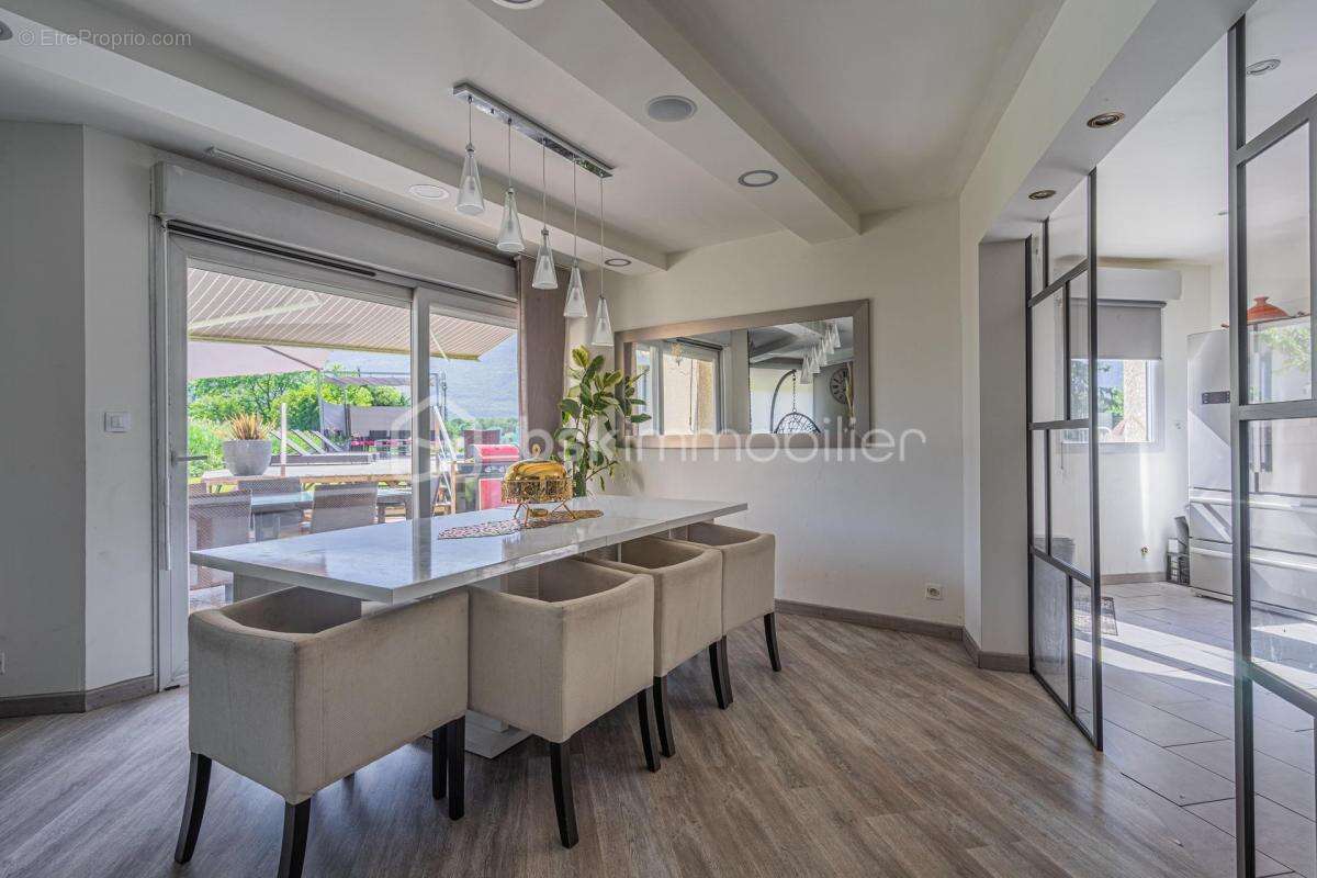 Maison à SERRIERES-EN-CHAUTAGNE