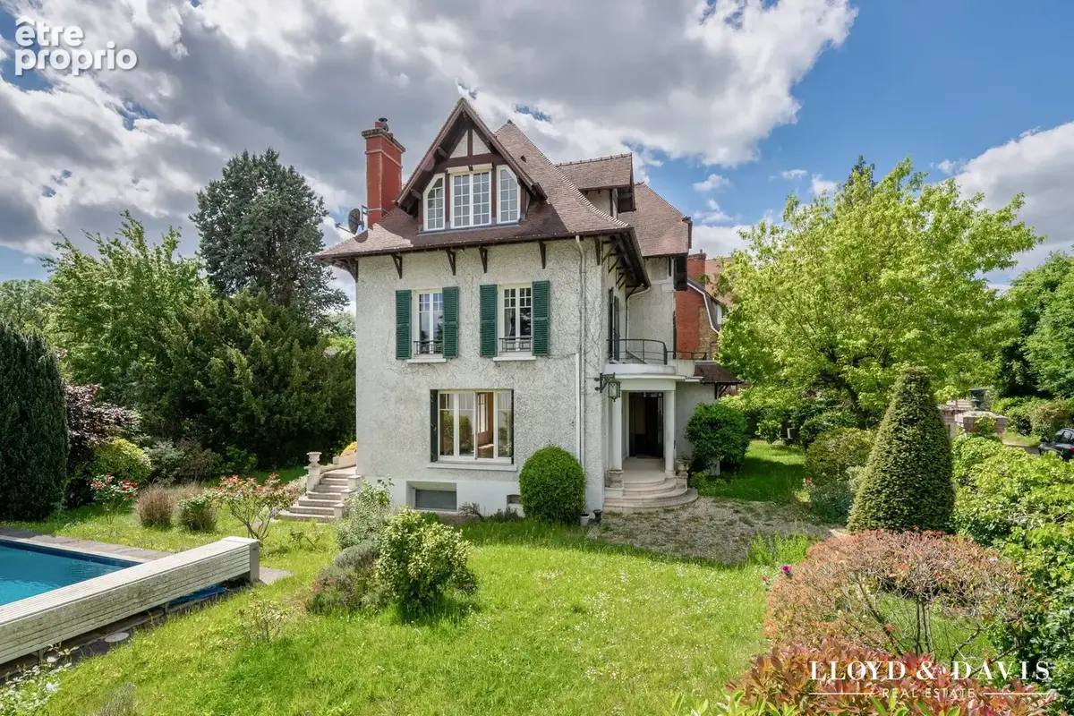 Maison 7 pièces 230 m² à vendre à Vaucresson (92420) - photo 2
