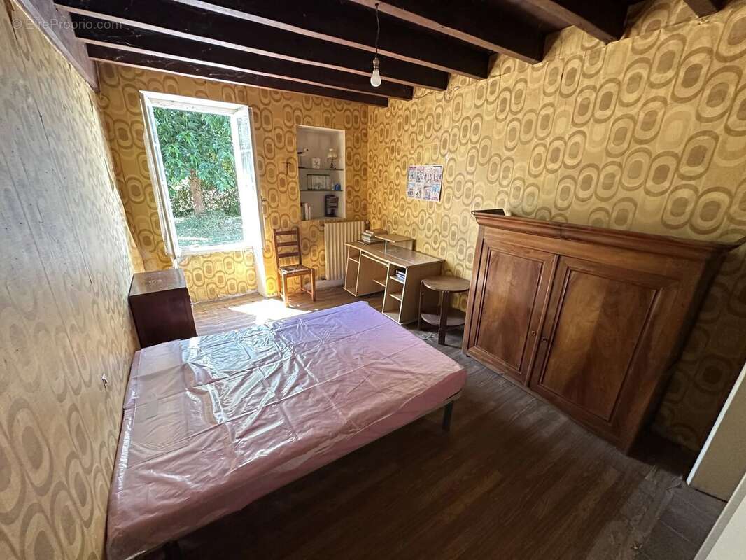 Longère entre Bressuire et La Chapelle-Saint-Laurent, 3 chambres avec granage en pierre - photo 11
