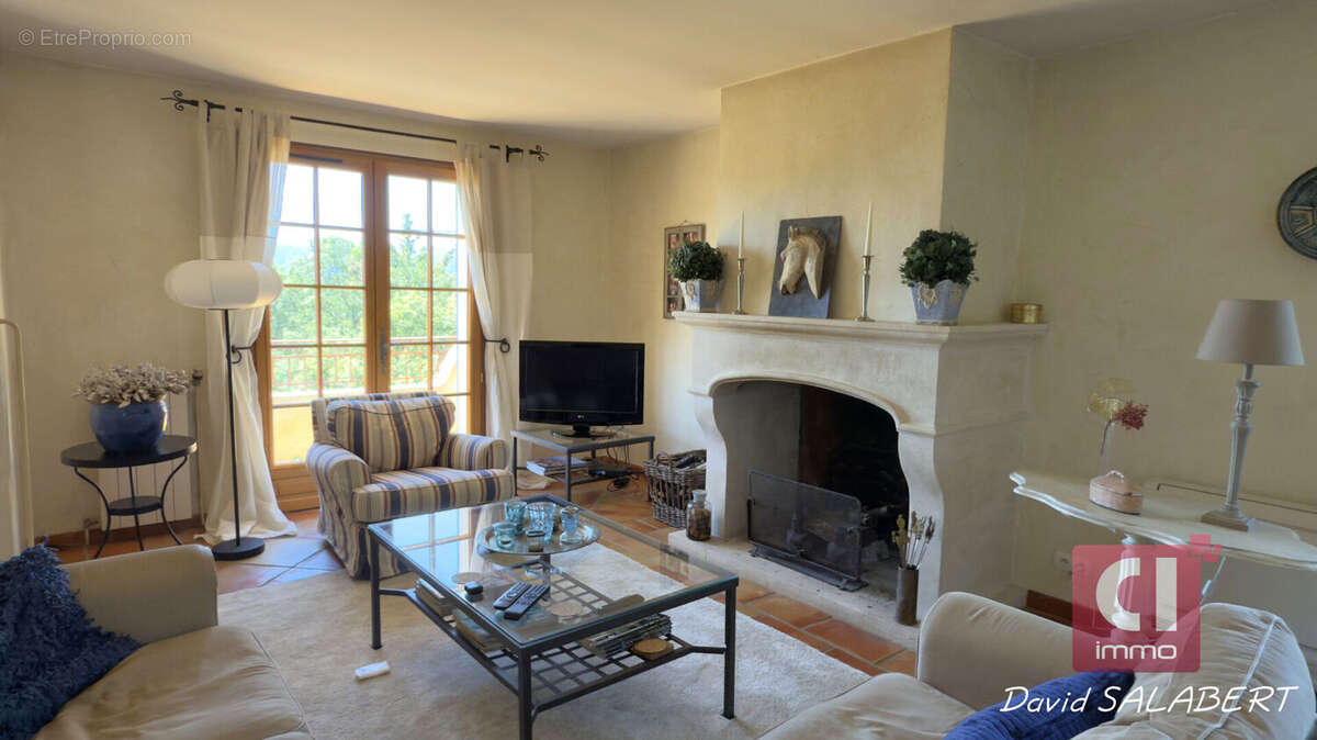 Garéoult -villa familiale de 170 m² avec cinq chambres, piscine et terrain paysager - photo 6