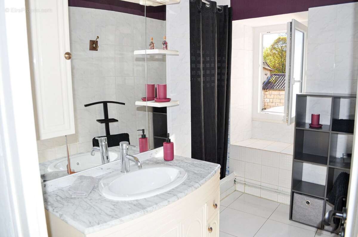 Maison en pierre - 247 m² - 8 chambres - Terrain 2 130 m² - Savignac-les-Églises - photo 16