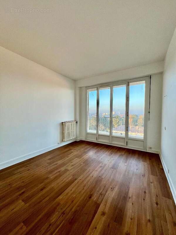   - Appartement à AVRILLE
