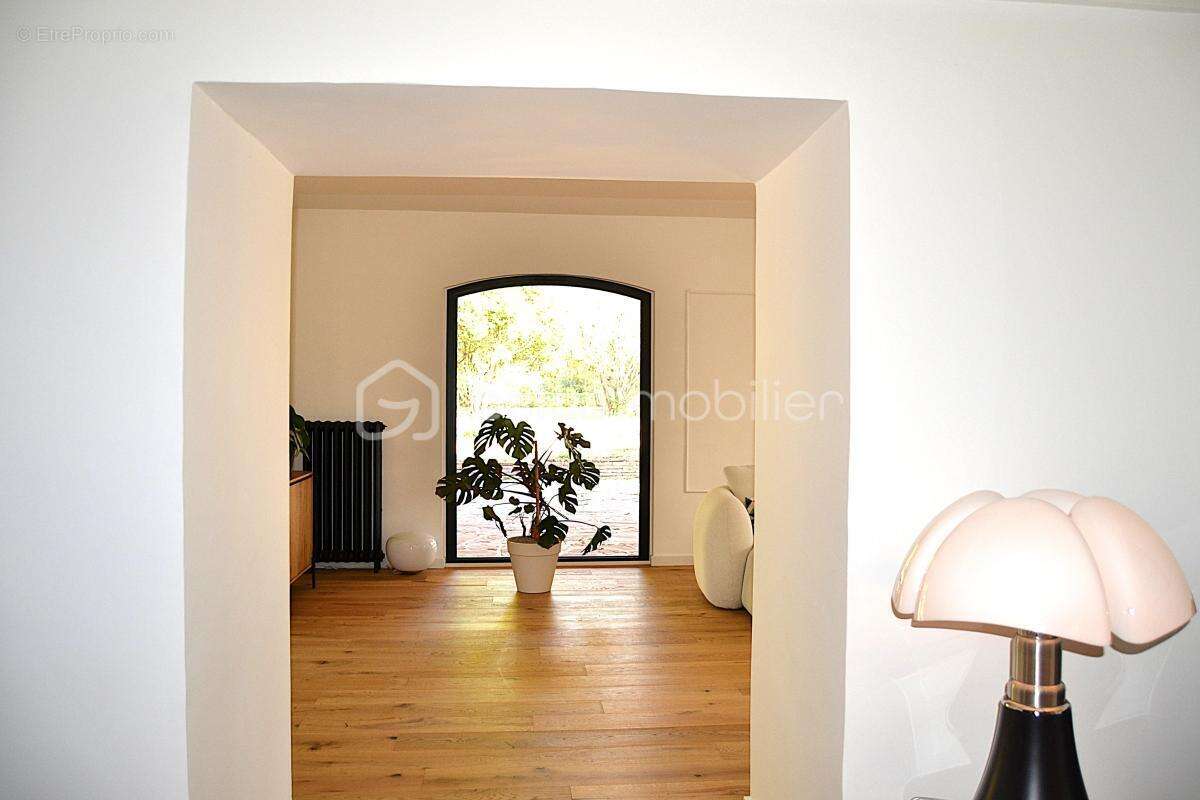 Propriete avec parc, dependance et piscine - photo 10