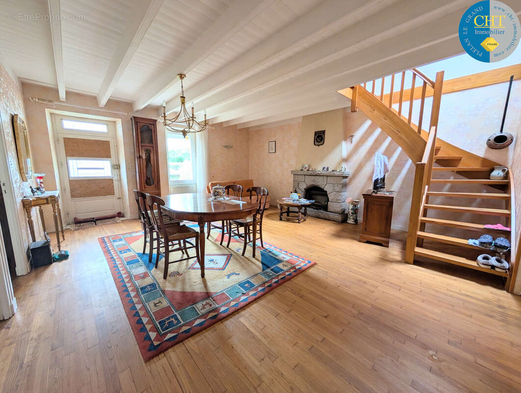 Maison à MONTENEUF