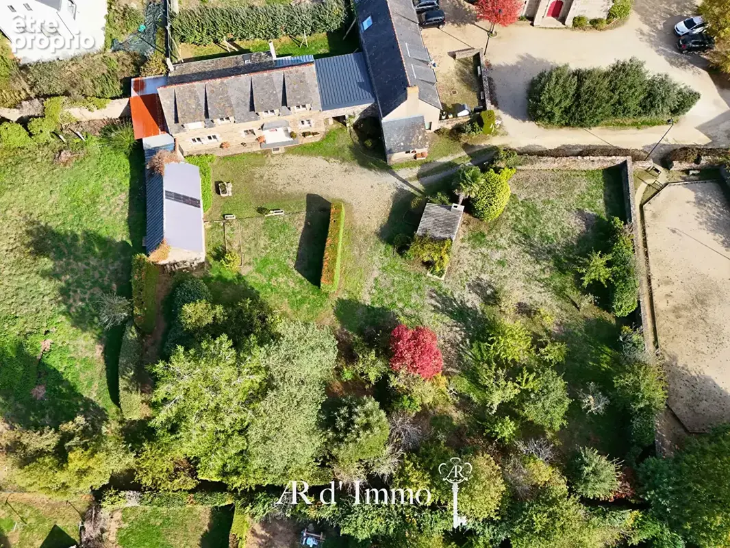 Maison en pierre avec dépendances - Terrain de 2 300 m² - photo 2