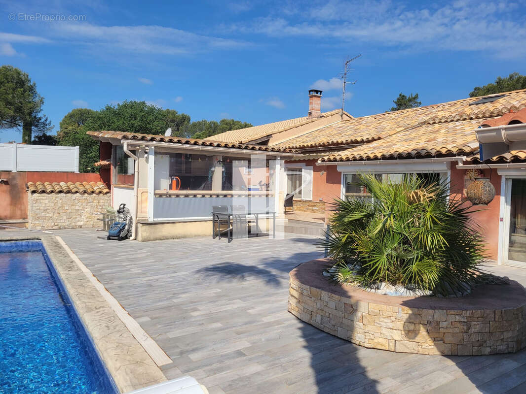 Maison à LE MUY