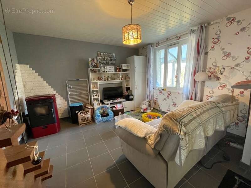 Maison à MONTAIGUT-LE-BLANC