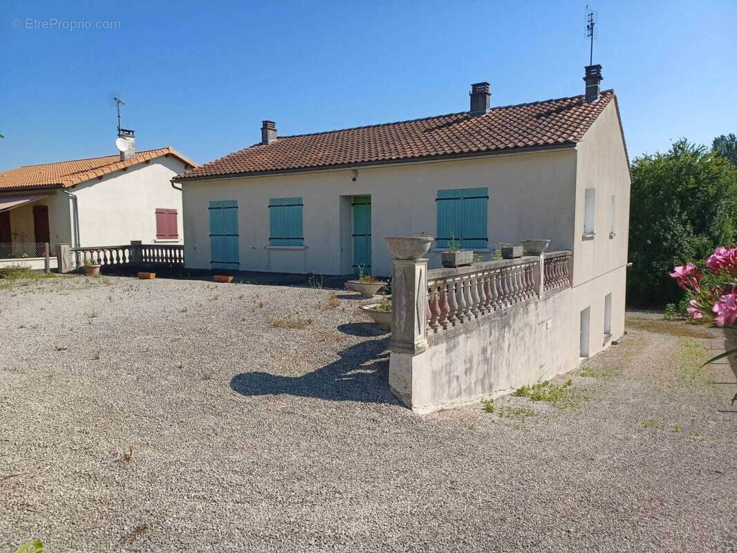 Photo 1 - Maison à AIGRE