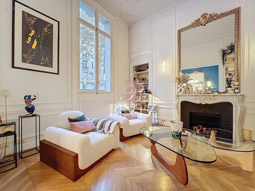 Appartement à PARIS-7E