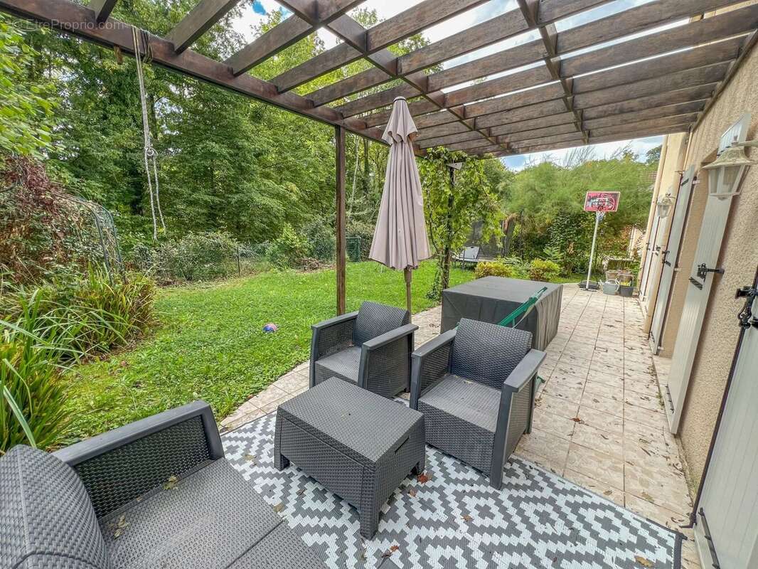 Maison à LE MESNIL-SAINT-DENIS