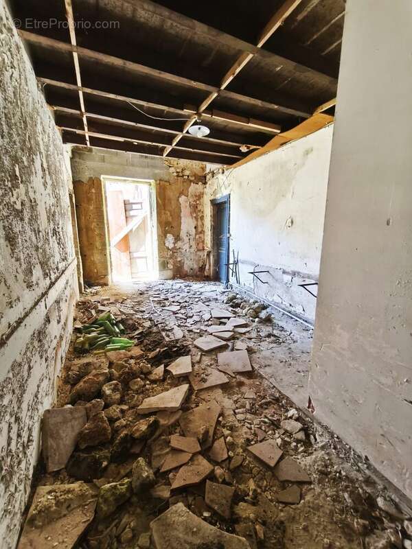 Maison à SAINT-CHRISTOLY-DE-BLAYE