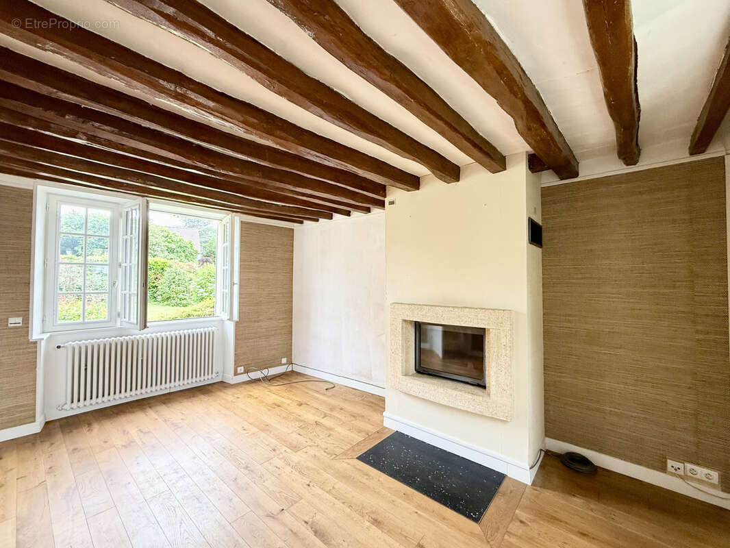 Maison à MORAINVILLIERS