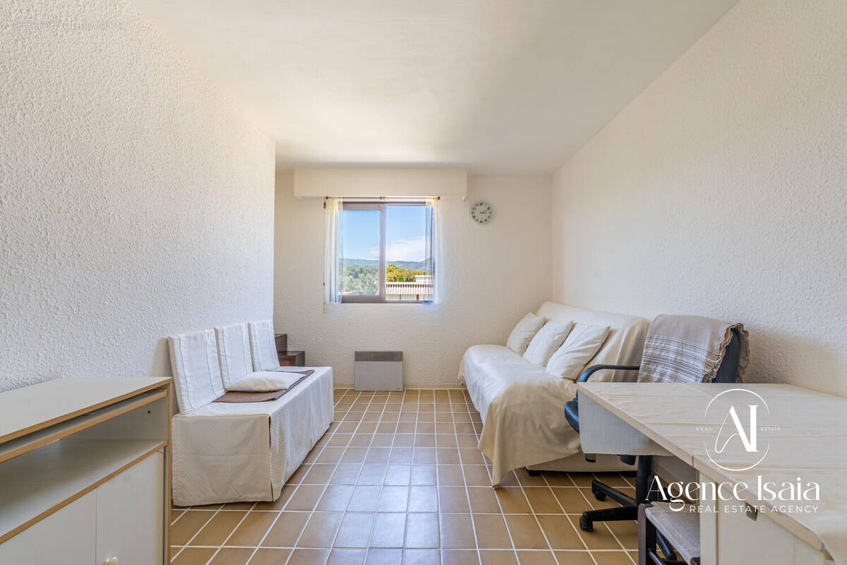 Appartement à BORMES-LES-MIMOSAS