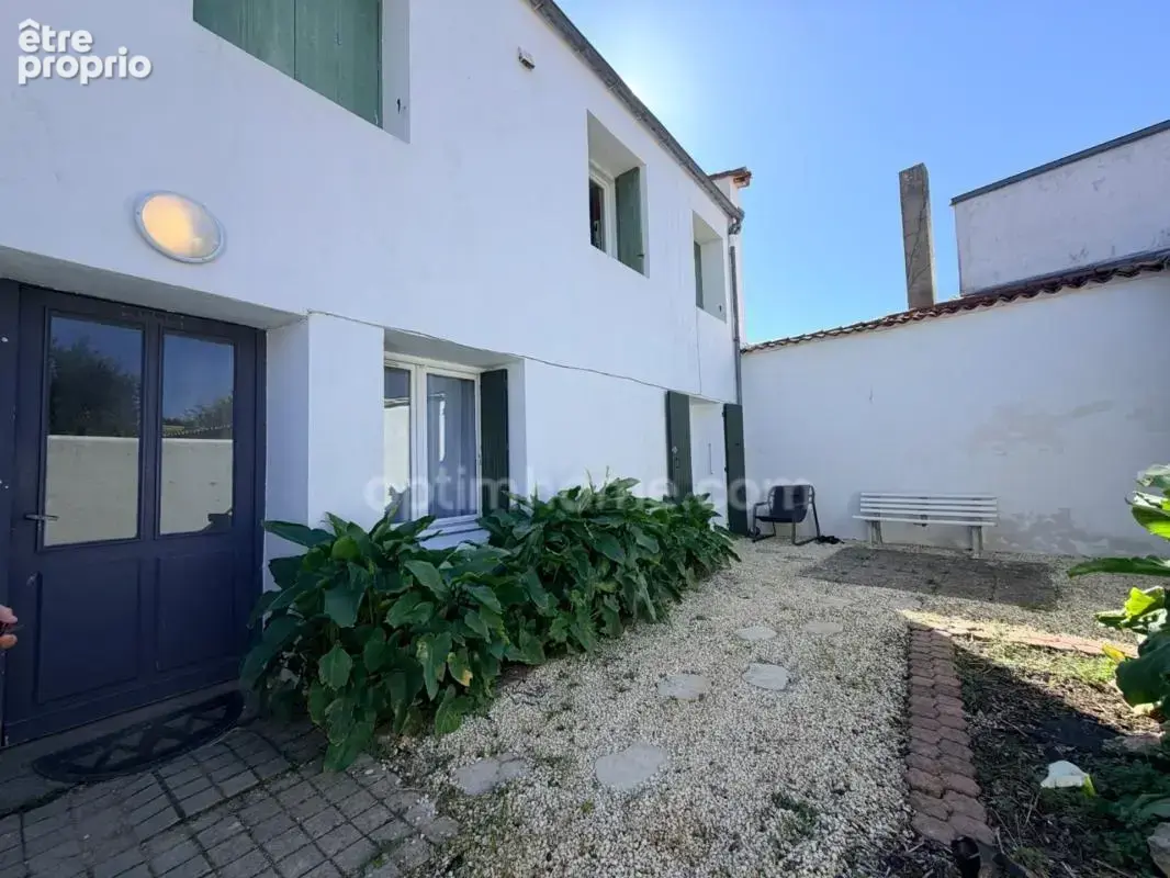 Appartement 3 pièces – Le charme du tout à pied au cœur du village  RARE – EMPLACEMENT EXCEPTIONNEL – TOUT À PIED – CALME ABSOLU - photo 20