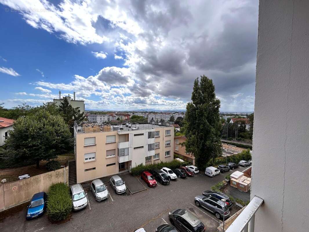   - Appartement à DECINES-CHARPIEU
