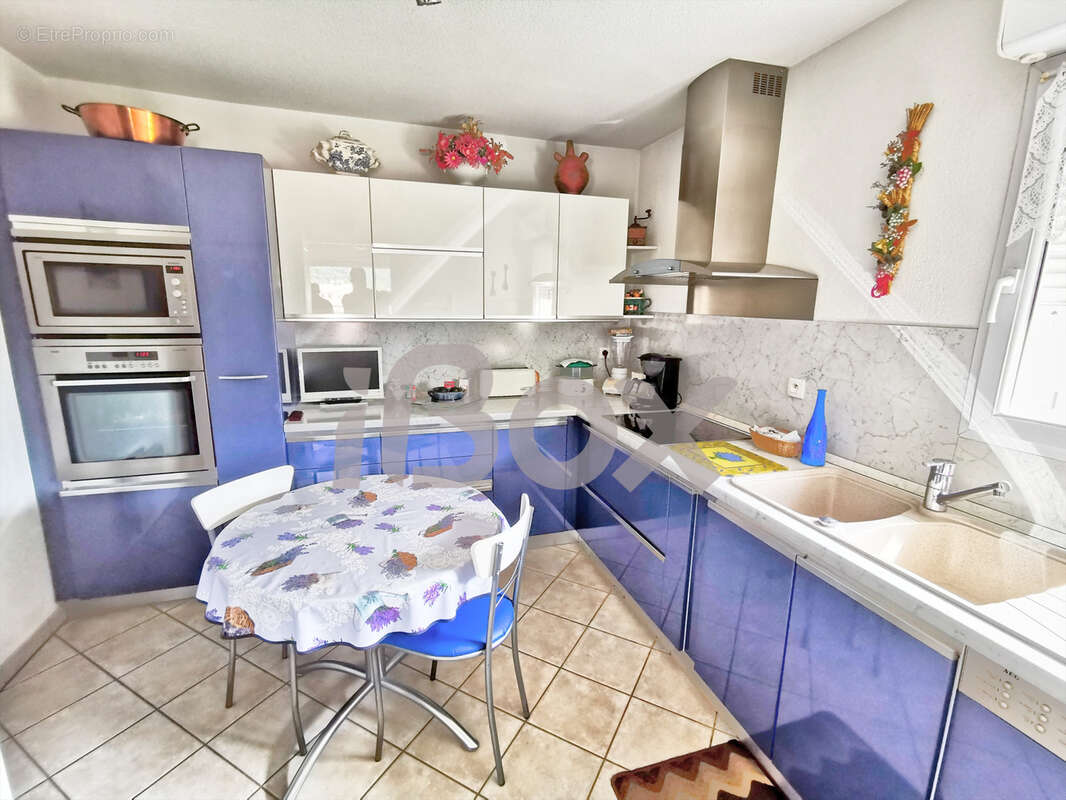 Appartement à SOLLIES-PONT