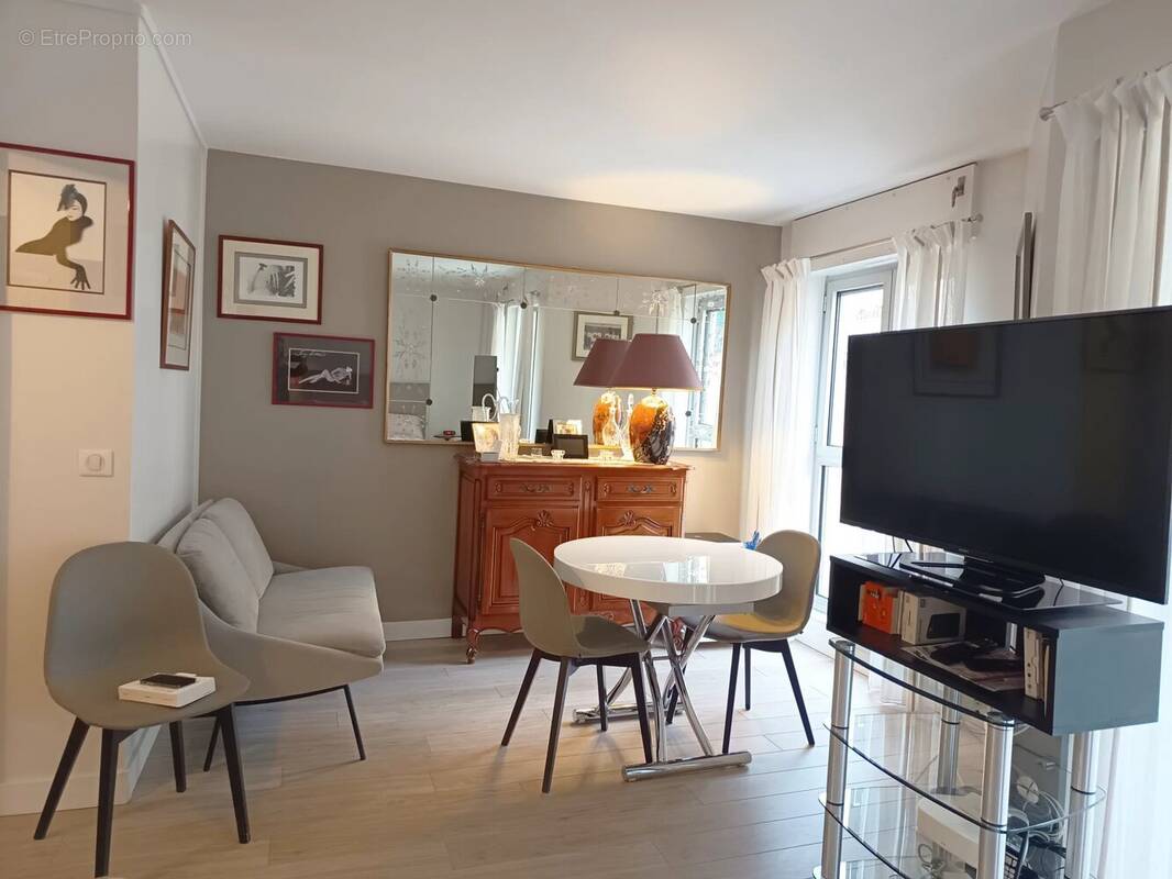 Appartement à PARIS-16E