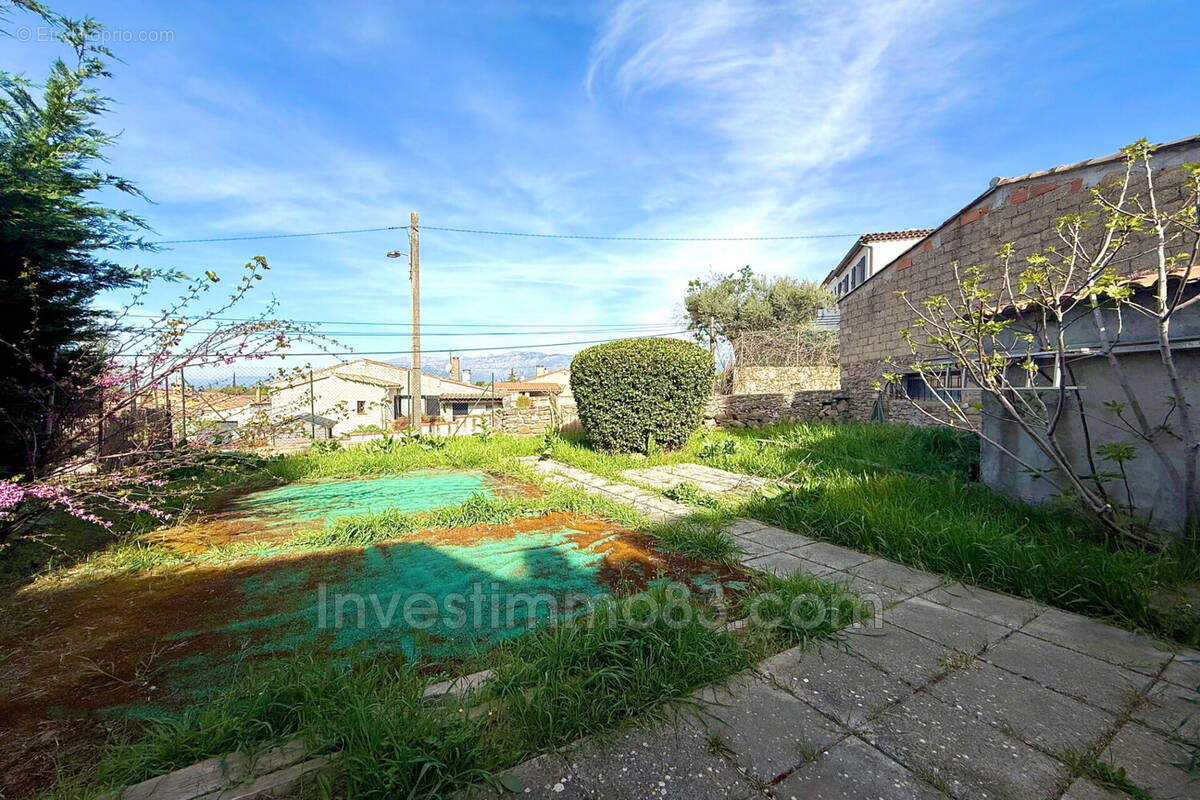 Terrain à POURRIERES