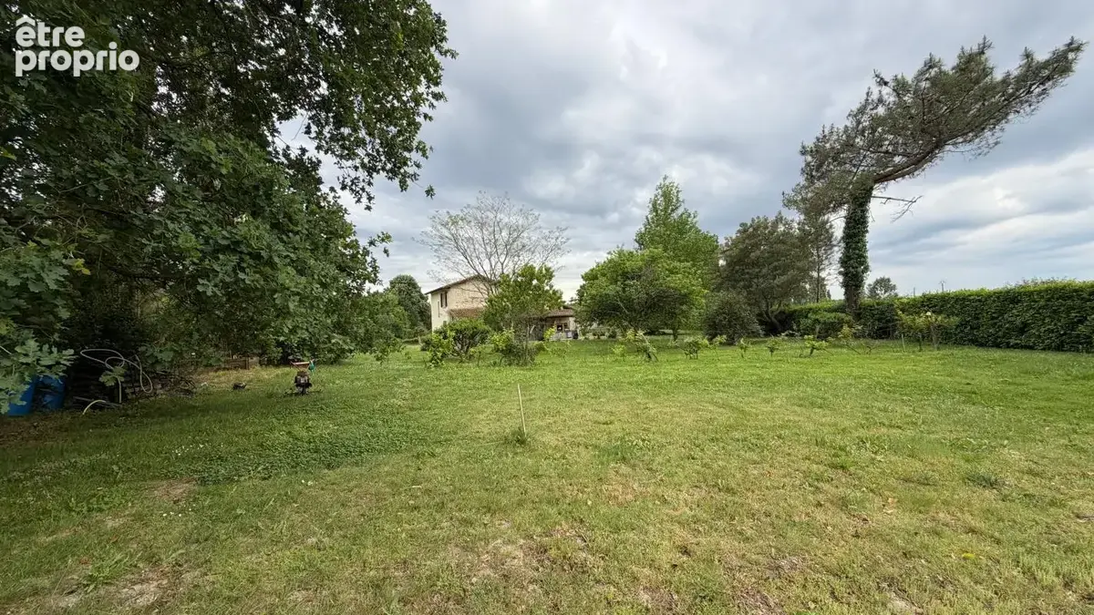 Charmante maison individuelle à vendre à Pujo-le-Plan – Un cadre de vie paisible - photo 11
