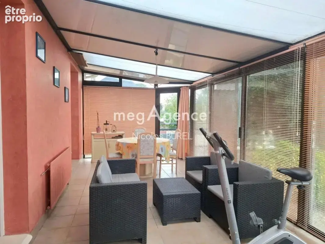 NOUVEAUTÉ !! Aux portes de Laval, Pavillon 4 chambres sur son charmant terrain clos - photo 2
